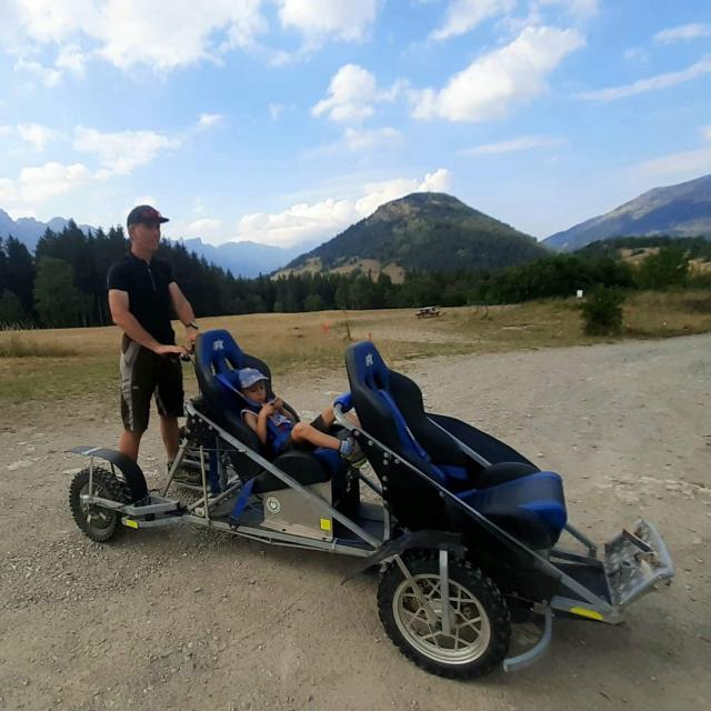Kart tiré par des chiens de traineau