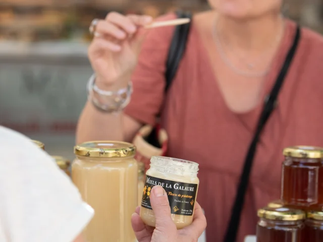 Miel de la Galaure au marché à Hauterives