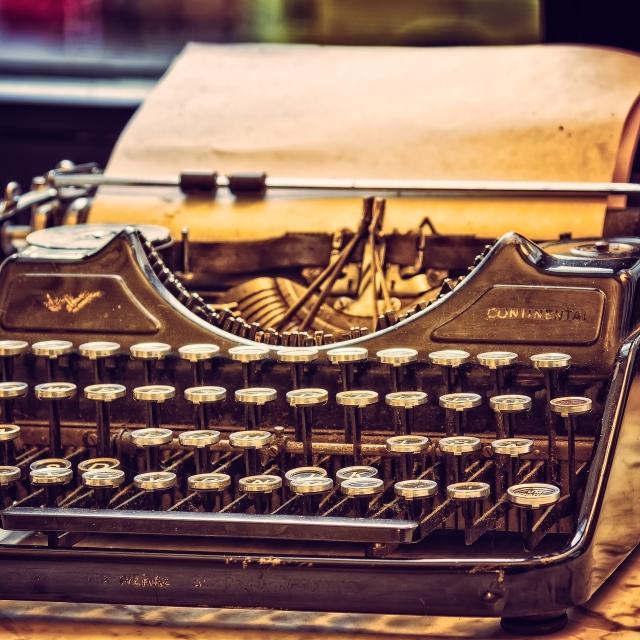 Pixabay-typewriter-3711590_1920.jpg