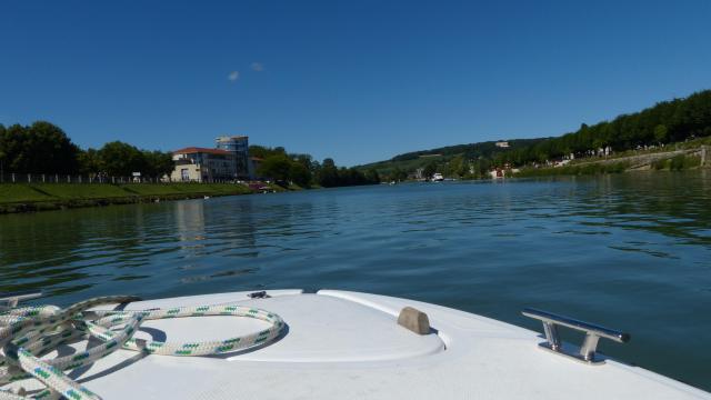 Boats from the Capitainerie in Château-Thierry