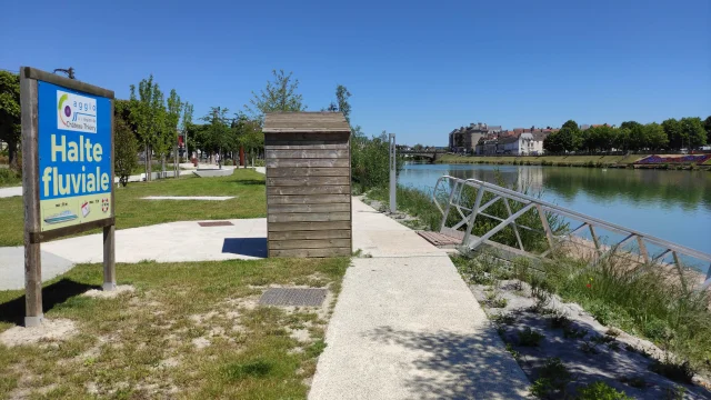 River stop at Château-Thierry