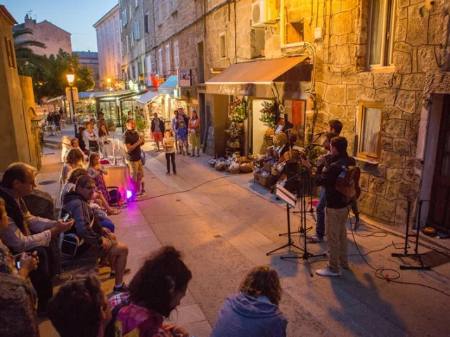 Shopping de Nuit à Sartène