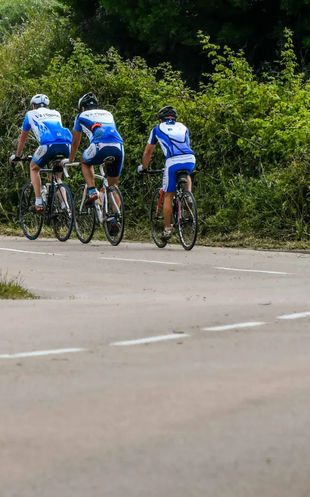 Dl Bd Ld Cyclistessurlaroutedetavaria Jpeg 1