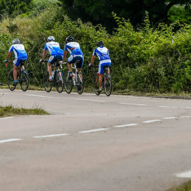 Dl Bd Ld Cyclistessurlaroutedetavaria Jpeg 1