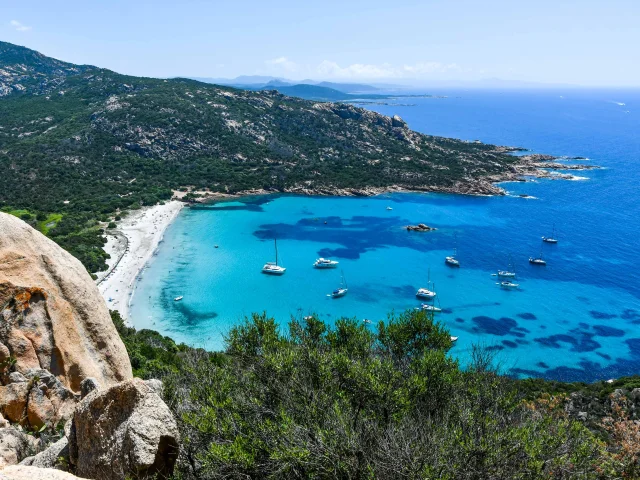 La plage et la baie de Roccapina