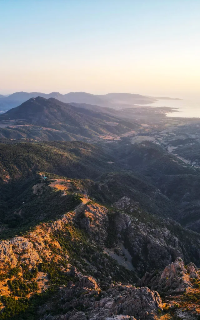 Panorama sur les montagnes et le golfe du Valinco depuis les Martini