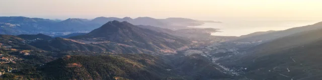 Panorama sur les montagnes et le golfe du Valinco depuis les Martini