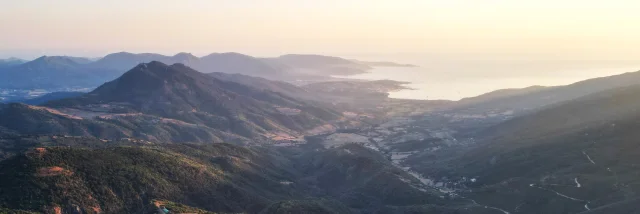 Panorama sur les montagnes et le golfe du Valinco depuis les Martini
