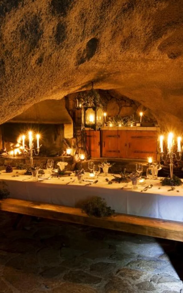 Table De La Grotte Domaine De Murtoli Hotel 88020170718153834 1000xautox75