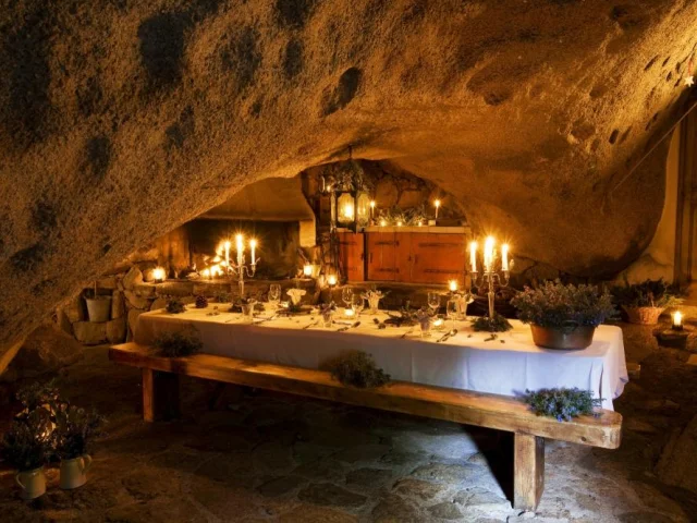 Table De La Grotte Domaine De Murtoli Hotel 88020170718153834 1000xautox75