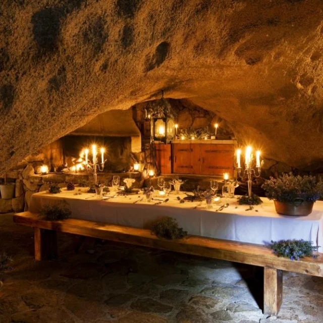 Table De La Grotte Domaine De Murtoli Hotel 88020170718153834 1000xautox75