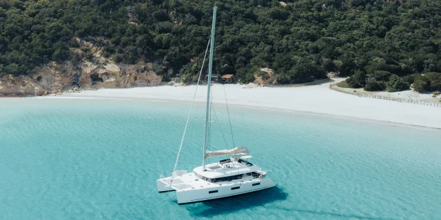 Les eaux cristallines et le sable blanc de Roccapina