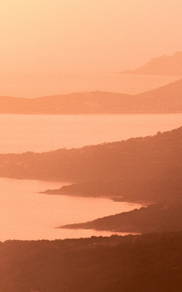 Coucher de soleil sur les côtes d'Olmeto Plage