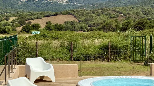 Jacuzzi en plein maquis Baracci