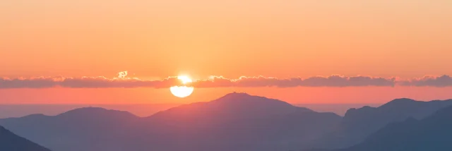Coucher de soleil sur les montagnes corses