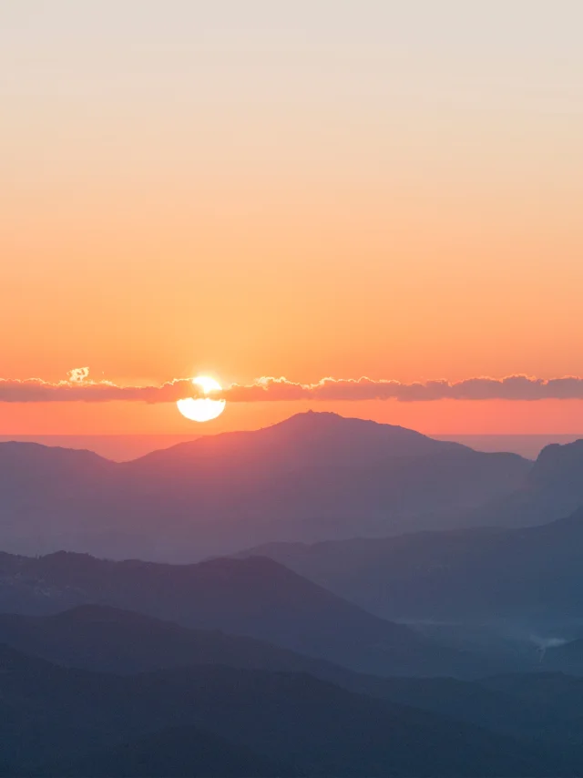 Coucher de soleil sur les montagnes corses