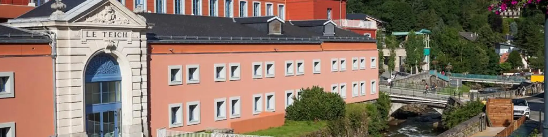 Hôtel Le Flich avec vue sur une rivière et des montagnes