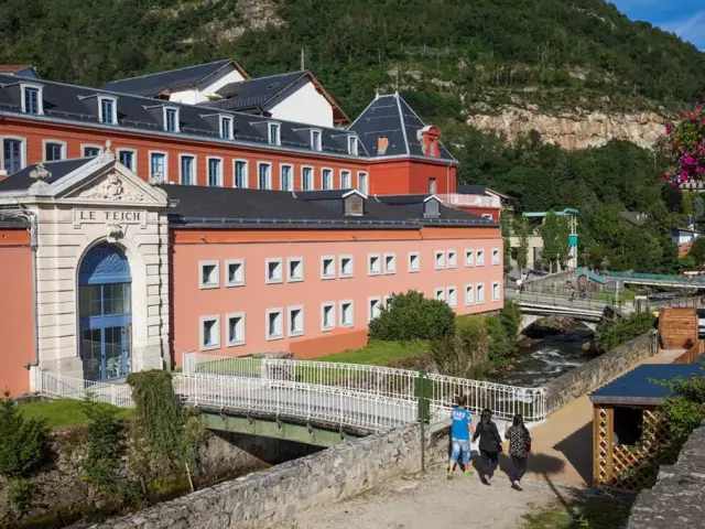 Hôtel Le Flich avec vue sur une rivière et des montagnes