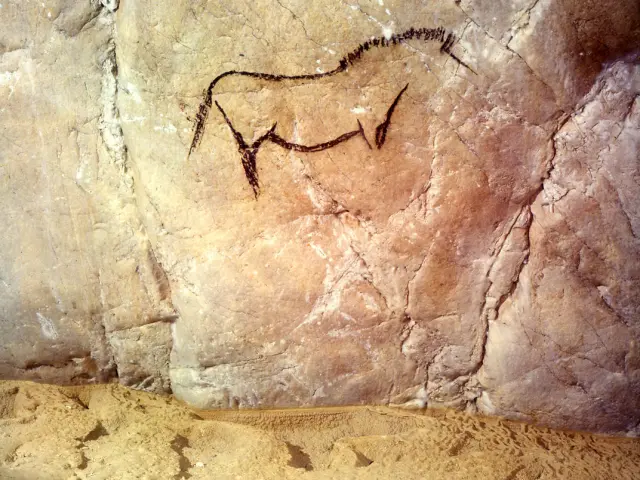 Dessin de bovin sur une paroi rocheuse