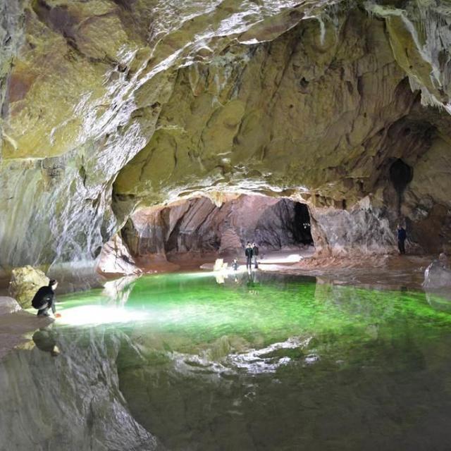 Grotte De Lombrives