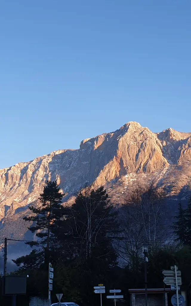 Vue du Quié de Sinsat depuis le village de Les Cabannes