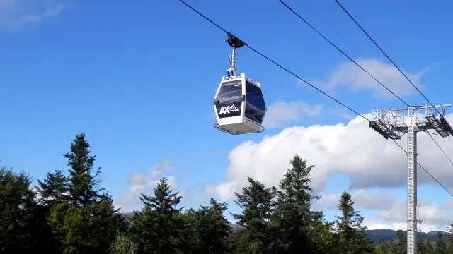 Télécabines entre Ax-les-Thermes et Ax 3 Domaines