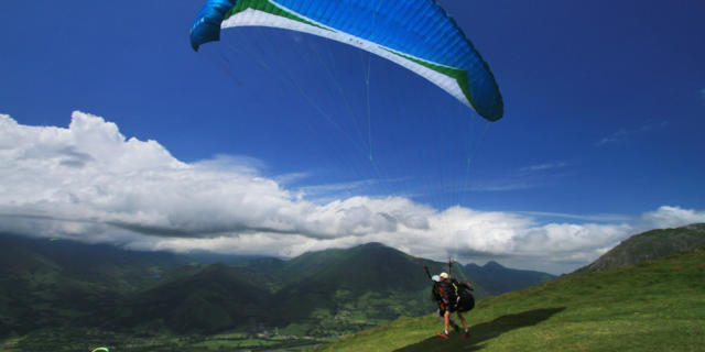 Décollage du parapente, tandem