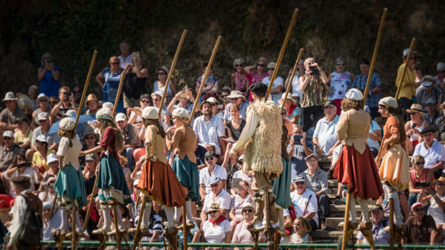 Échassiers à la Fête des Bergers à Aramits