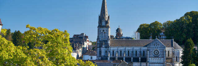 Vue sur l'église Notre-Dame à Oloron Sainte-Marie