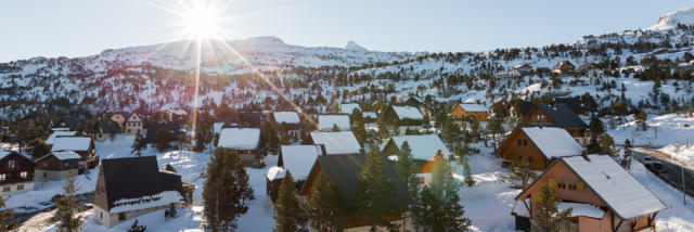 Village de chalets en hiver dans la station de La Pierre Saint-Martin