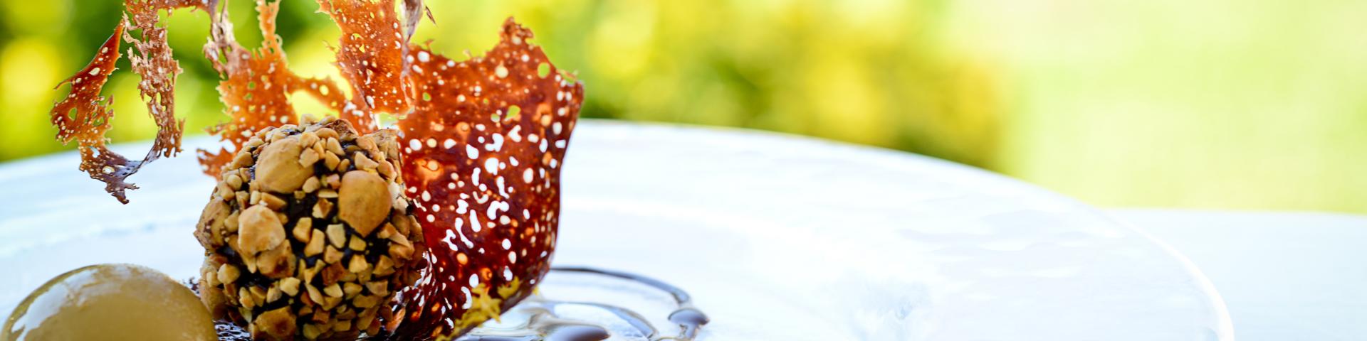 Plato con postre Restaurante Chez Germaine en Geus D'Oloron