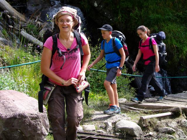Guide géologue et géorandonneurs sur le sentier du refuge de Larry (Pyrénées béarnaises)