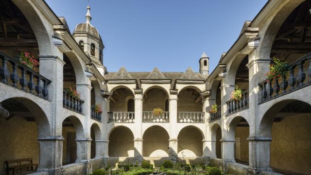 Claustro del monasterio de Sarrance