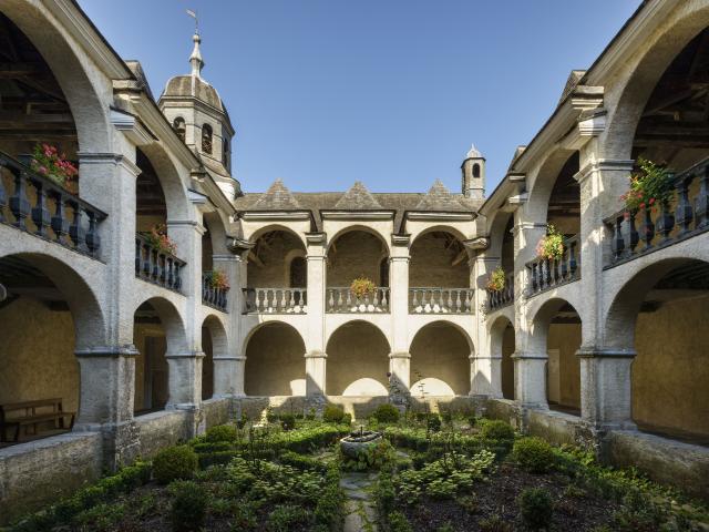 Claustro del monasterio de Sarrance