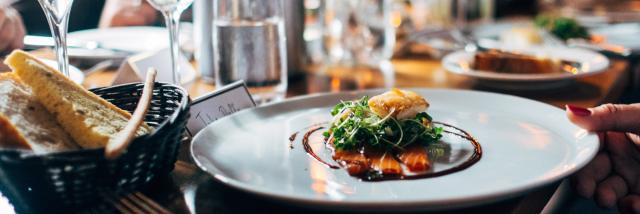 Manger pour le déjeuner ou le dîner dans les restaurants des Pyrénées Béarnaises
