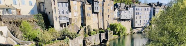Gave de Oloron y sus casas colgantes