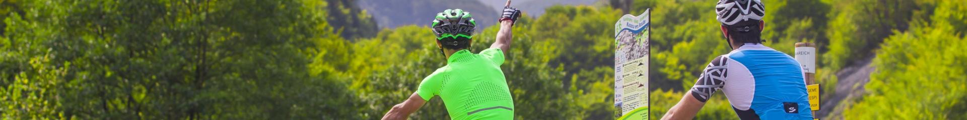 Ciclistas en bicicleta de montaña