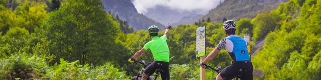 Randonnée en vélo à assistance électrique en Pyrénées béarnaises dans le cirque de Lescun