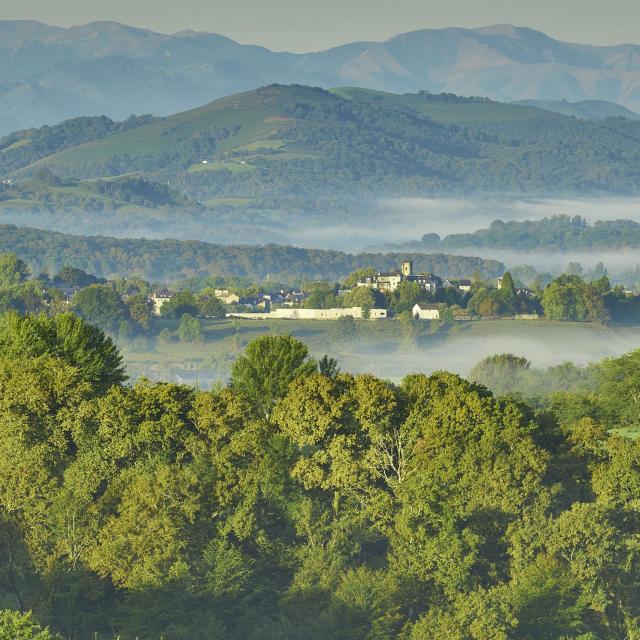 Diversité des paysages pour randonner en Pyrénées béarnaises entre vallées, piémont et montagnes