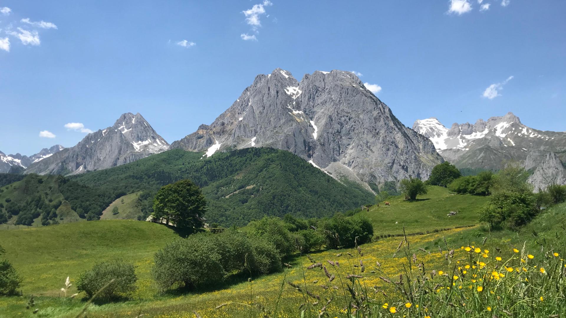 Randonnées printanières dans les Pyrénées béarnaises - Cirque de Lescun - Vallée d'Aspe