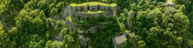 Billetterie : visite du fort du Portalet et passage par la passerelle du Sescoué. Visites sur réservation auprès de l'Office de Tourisme du Haut Béarn