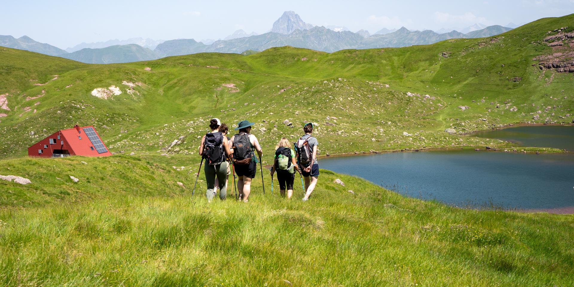 Randonnée du lac d'Arlet en Vallée d'Aspe avec un refuge à 2000 mètres totalement rénové pour profiter d'un moment hors du commun