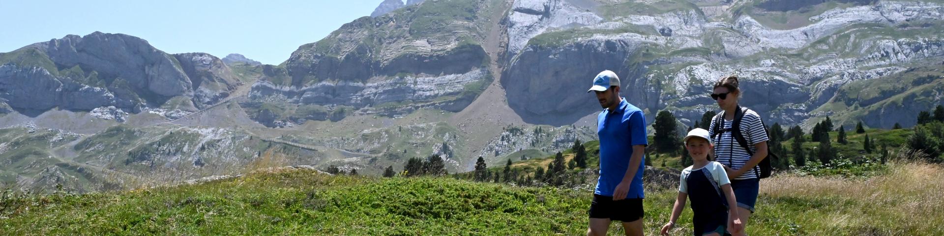 L'été l'Espace Somport est propice à la randonnée et aux activités de pleine nature. Testez aussi l'escape game pour une promenade ludique