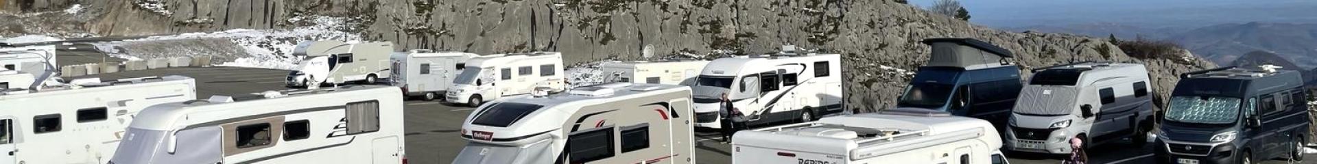 En Pyrénées béarnaises vous trouverez des aires de camping-car dédiées avec des services adaptés