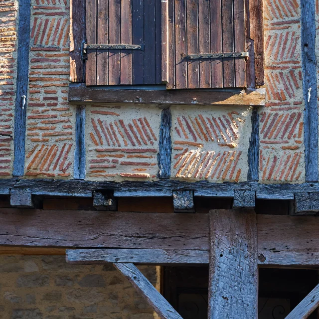 Maison à l'architecture médiévale dans le quartier Sainte-Croix à Oloron Sainte-Marie, Pyrénées béarnaises
