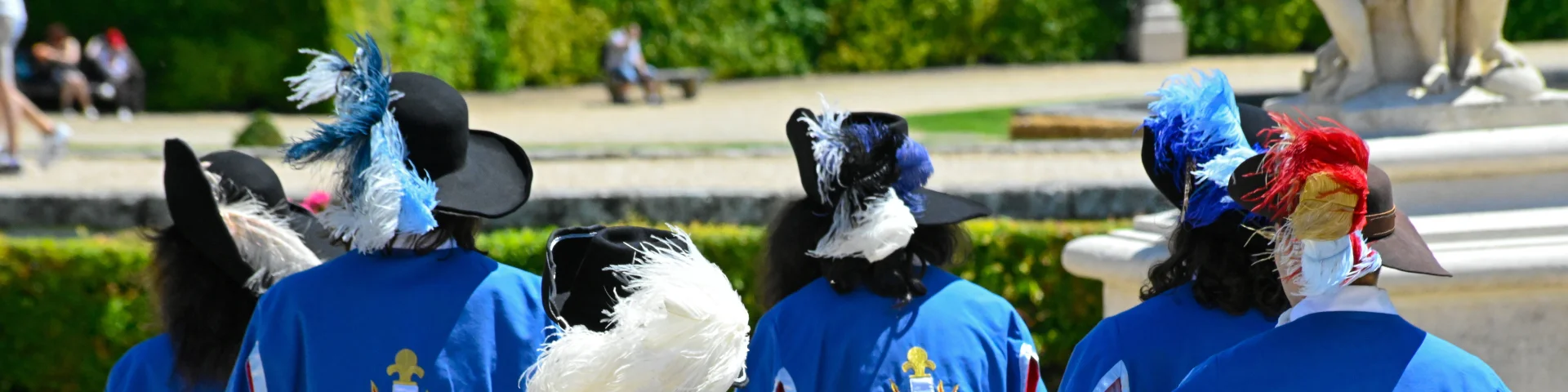 groupe de mousquetaires de dos