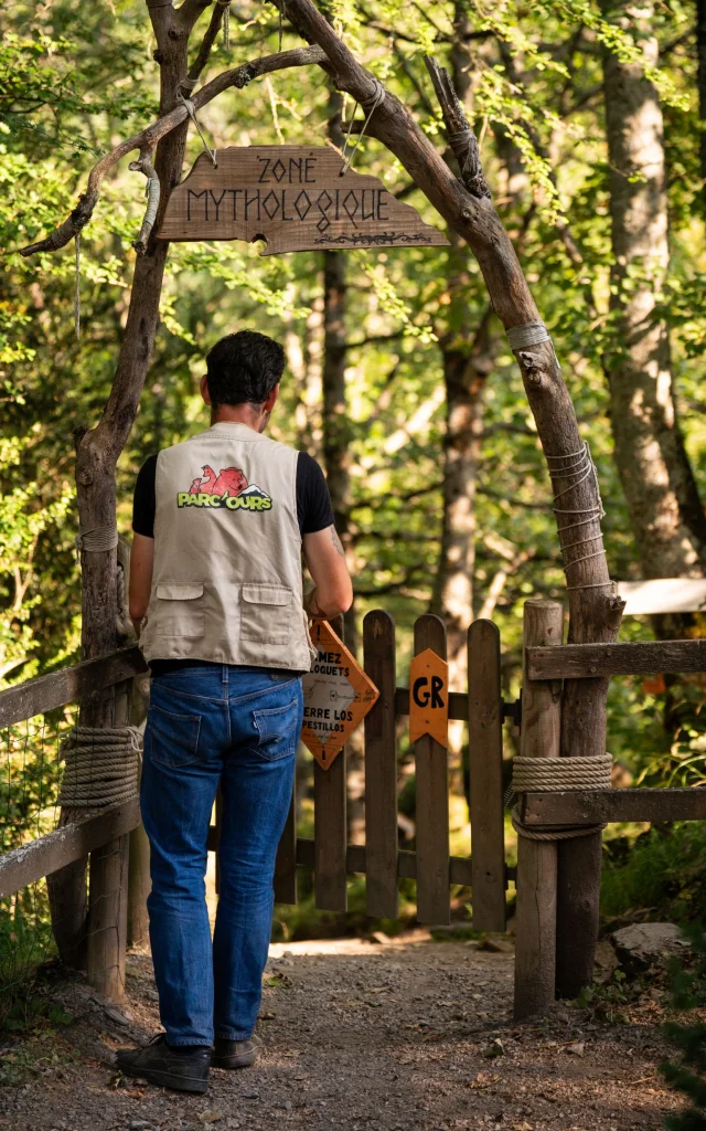 Etre soigneur au Parc'Ours c'est prendre soin de la faune pyrénéenne domestique et sauvage, Borce, Vallée d'Aspe, Pyrénées béarnaises.