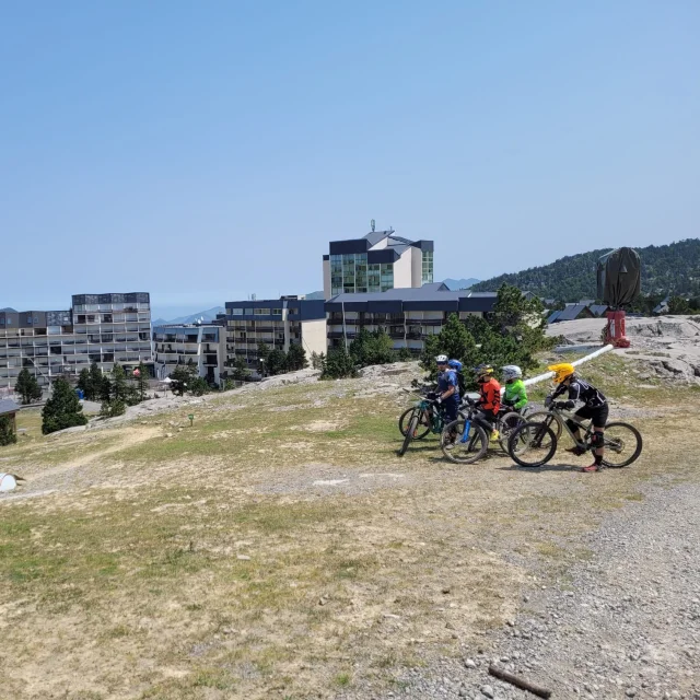 Sortie Avec Moniteur Guide VTT A La PSM