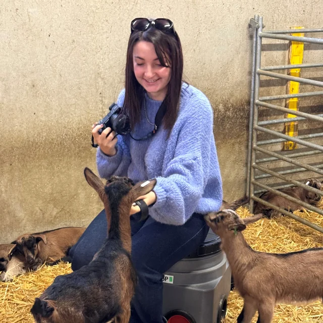 Chloe Avec Les Chevreaux