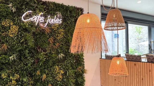 Bienvenue Au Cafe Jules